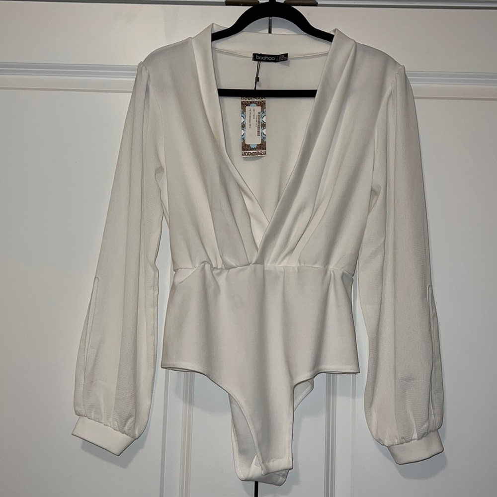 BooHoo long sleeve bodysuit. White. Size 10
